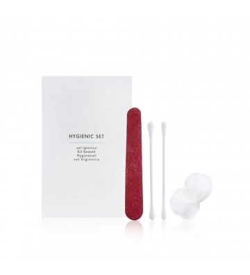Kit de higiene Futura para hotel com lima de unhas, discos de algodão e cotonetes em caixa de papel branca.