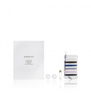 Kit de costura da linha Futura em embalagem minimalista de papel mate branco.